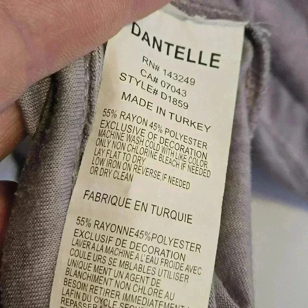 DANTELLE Long Sleeve Top Awesome Details Size Medium EUC